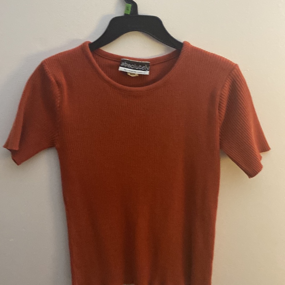 The Color Is More Rust Not Red Short Sleeve Vinta… - image 2